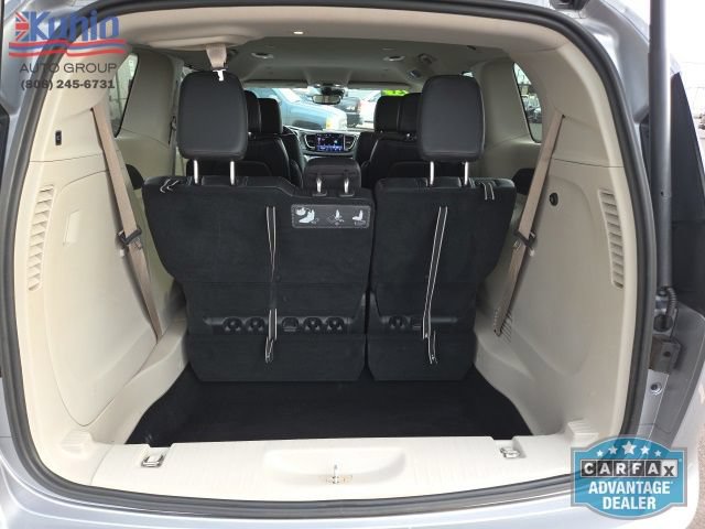 Used 2021 Chrysler Pacifica Touring-L FWD image 6