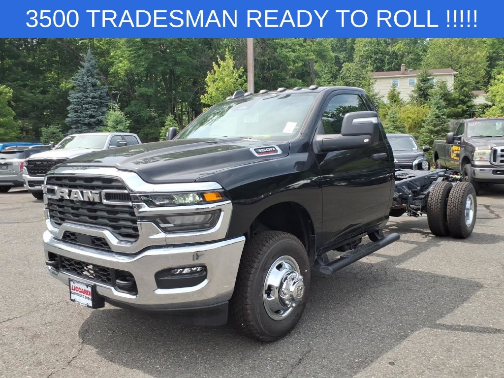 New 2026 RAM 3500 Tradesman w/ Chrome Appearance Group A AWD/4WD image 3
