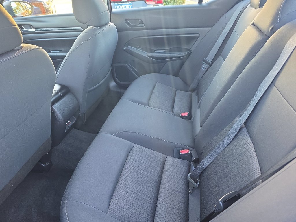 Used 2025 Nissan Altima 2.5 SV FWD image 21