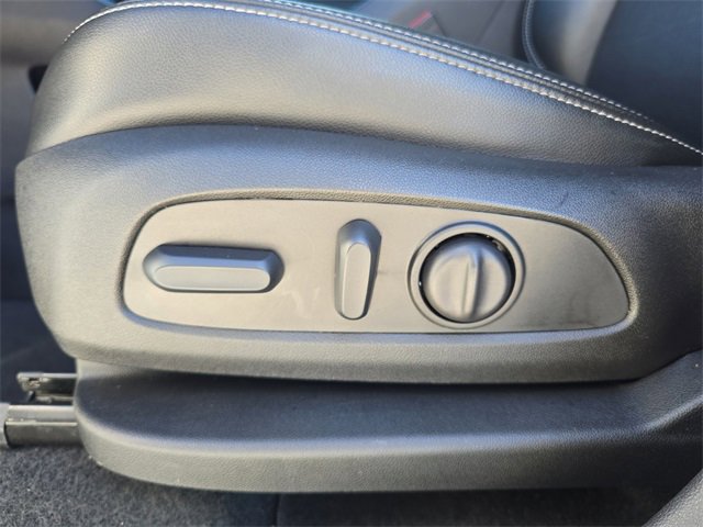 Used 2024 GMC Terrain SLT image 15