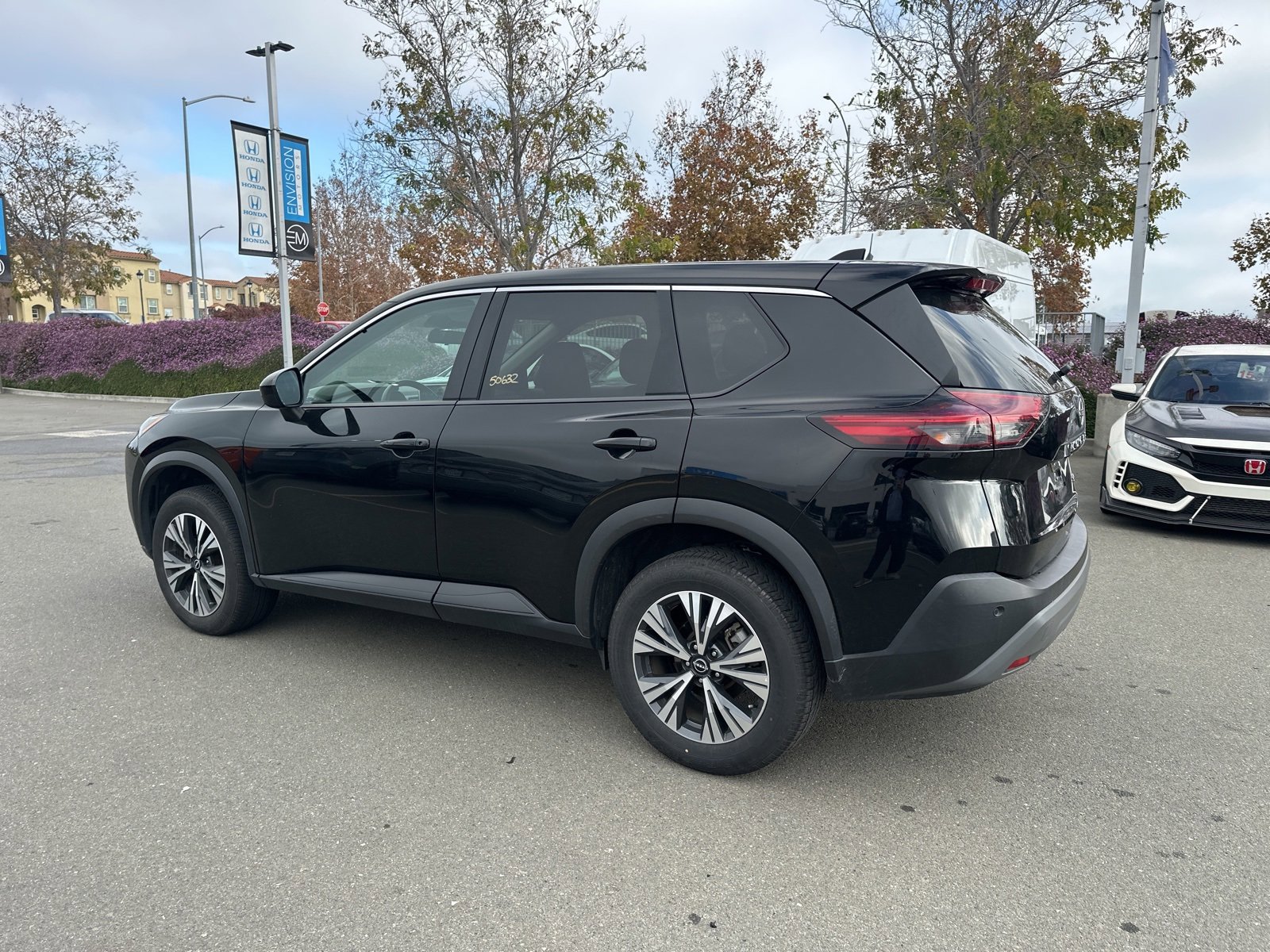 Used 2023 Nissan Rogue SV image 4