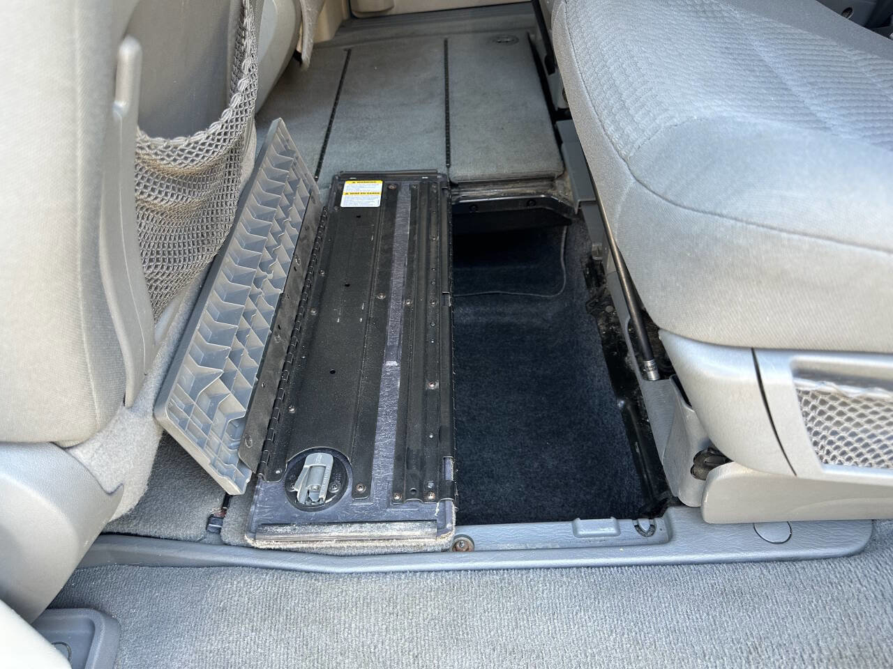 Used 2010 Chrysler Town & Country Touring image 15