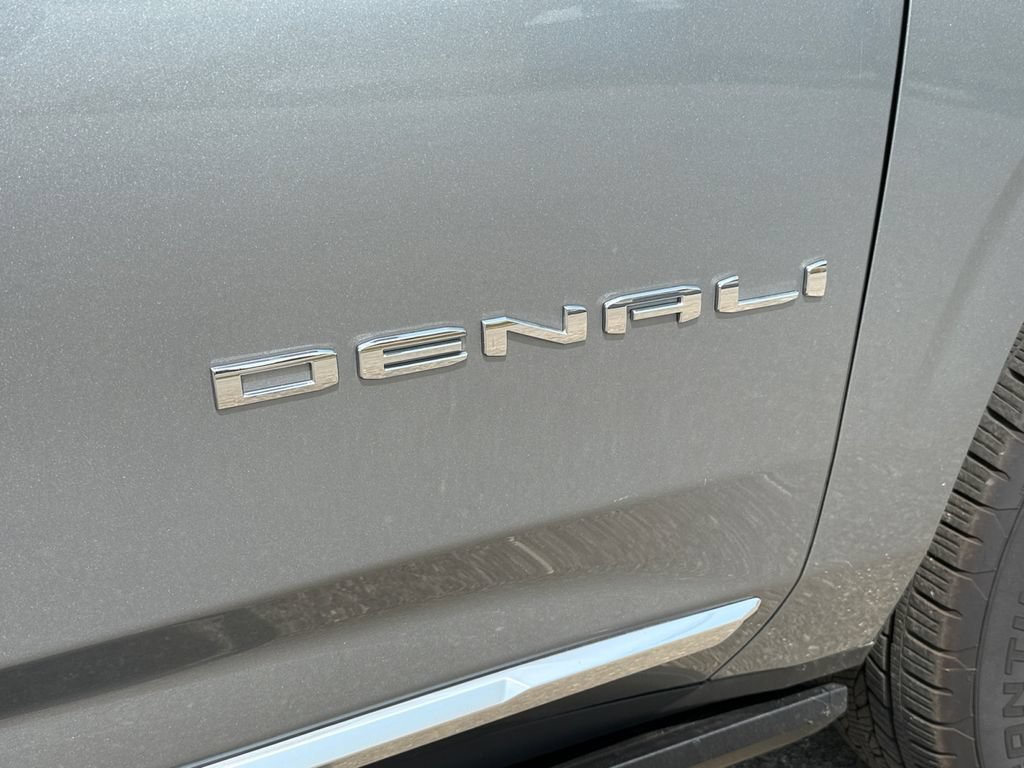 Used 2025 GMC Yukon Denali w/ Sun & Power Step Package AWD/4WD image 48