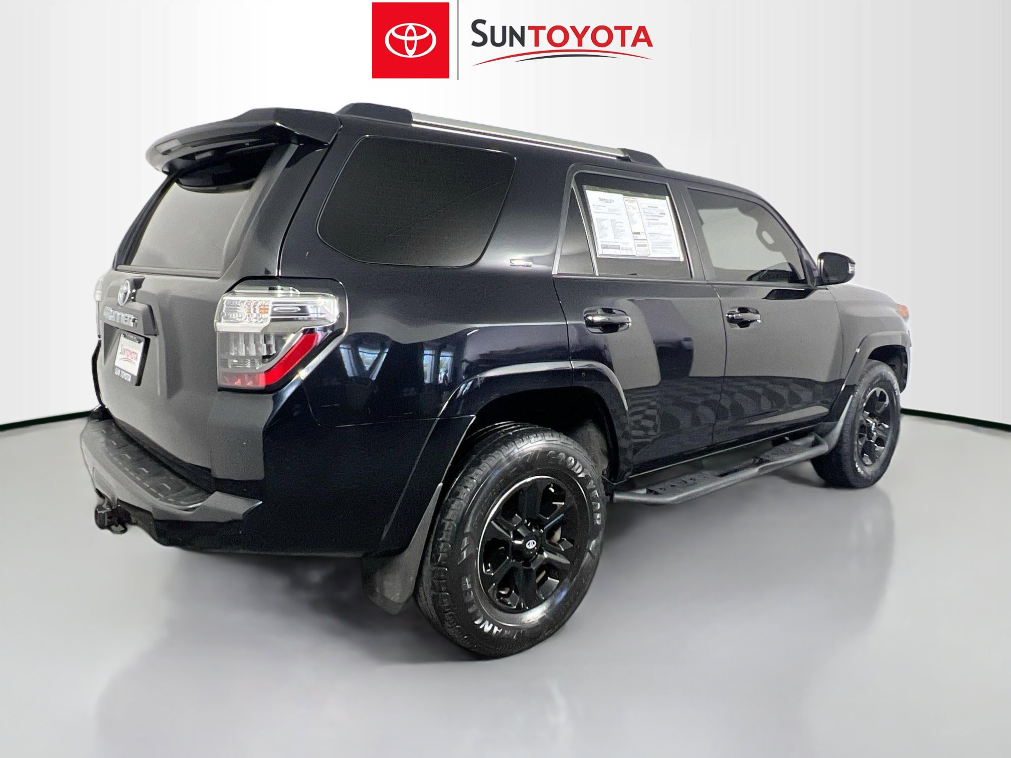 Used 2021 Toyota 4Runner SR5 Premium w/ Moonroof Package AWD/4WD image 4