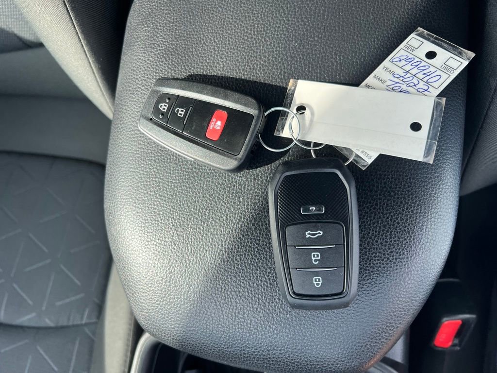 Used 2022 Toyota RAV4 XLE image 35