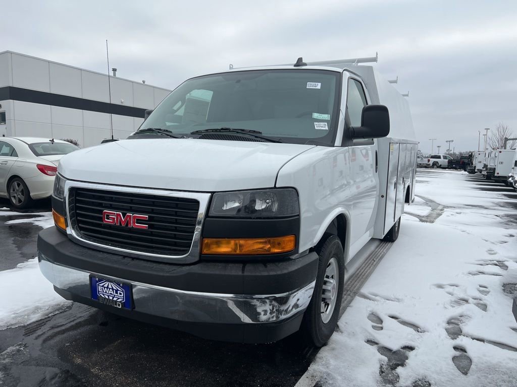 New 2025 GMC Savana 3500 w/ Power Convenience Package RWD image 10