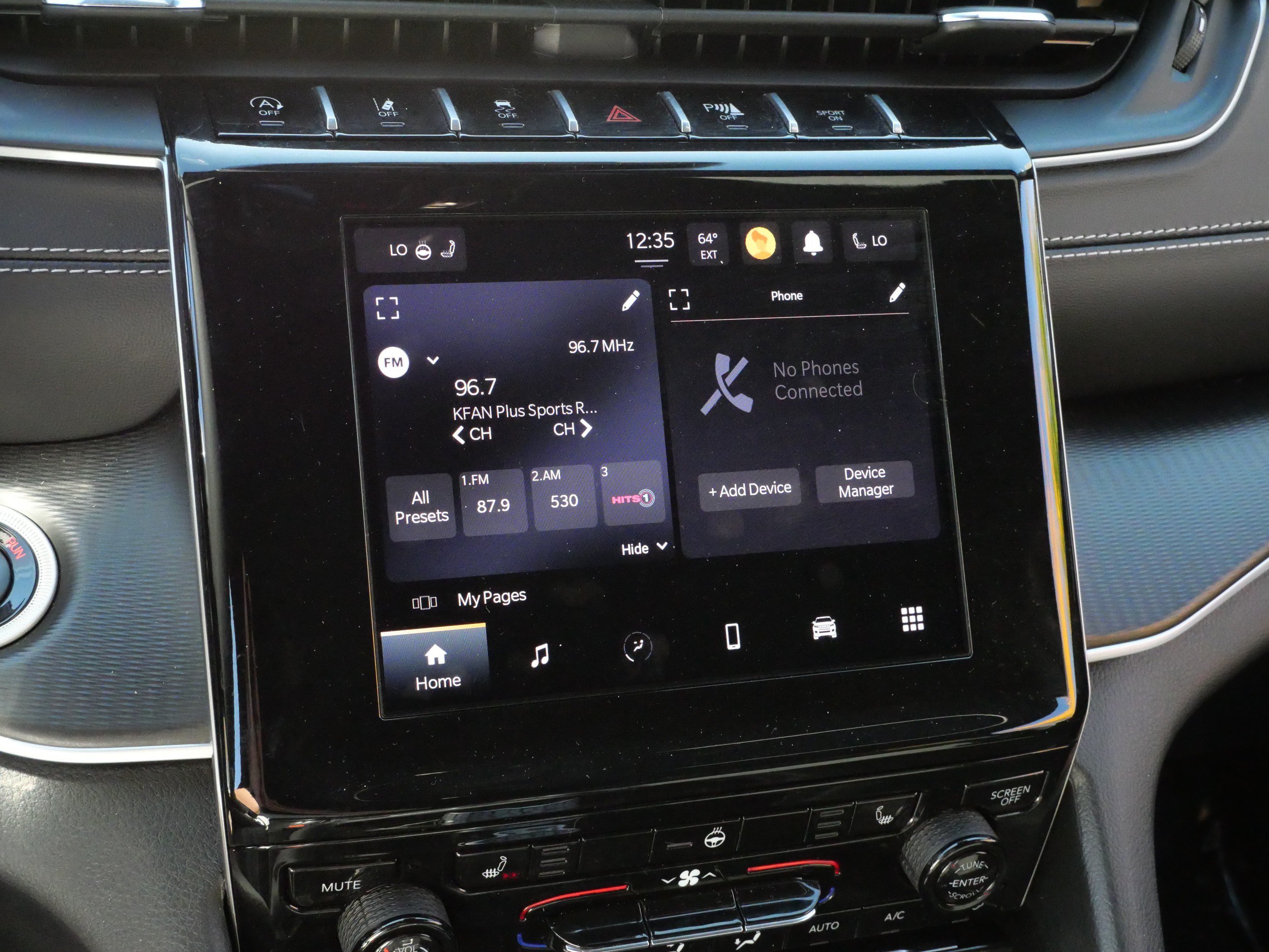 Used 2025 Jeep Grand Cherokee Altitude AWD/4WD image 22