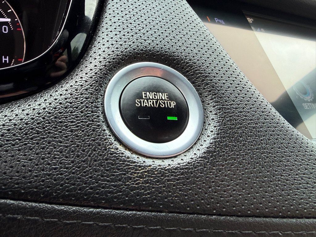 Used 2018 Cadillac XT5 FWD image 31