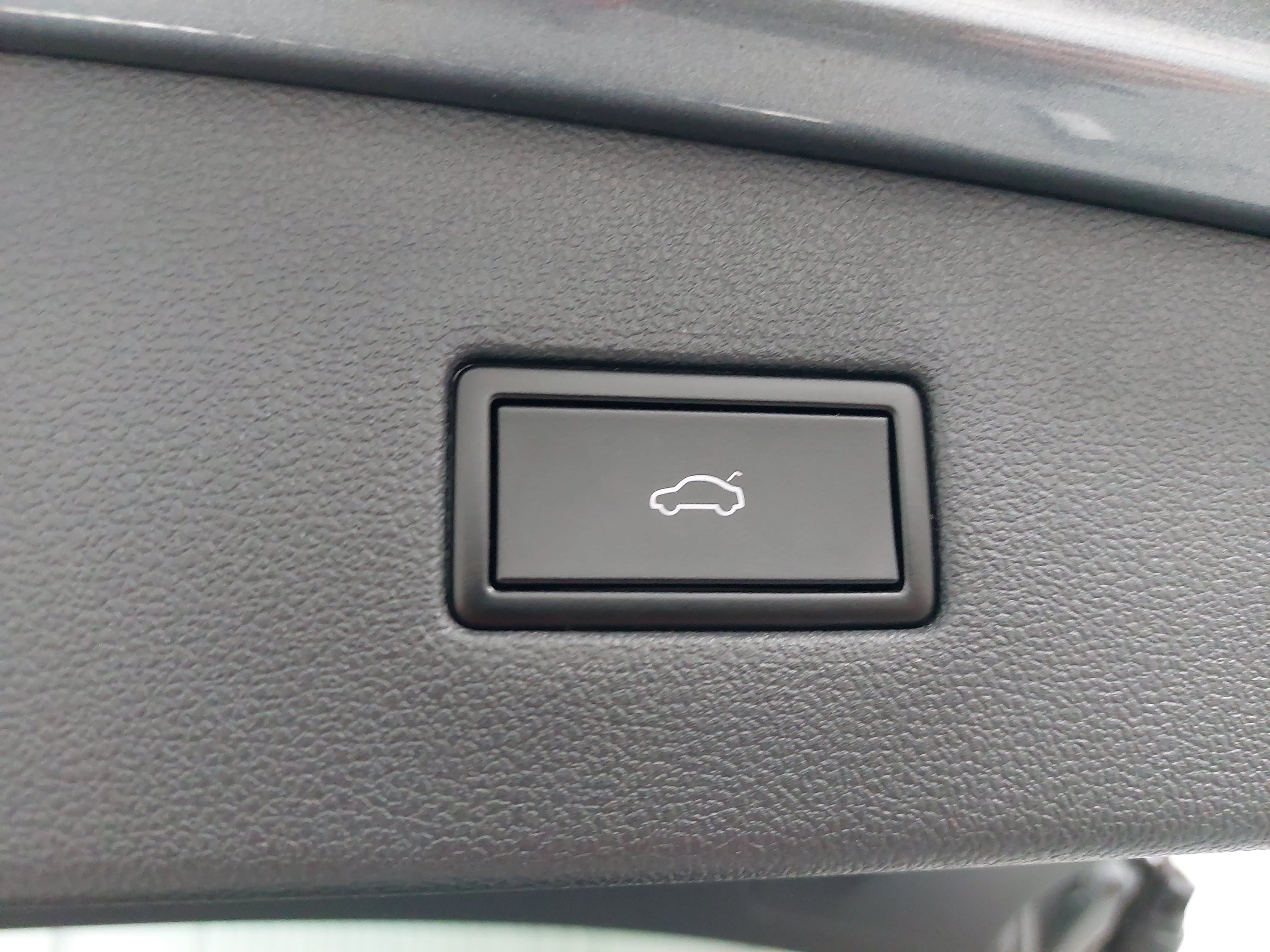 Used 2020 Volkswagen Tiguan SEL w/ 3rd Row Seat Package AWD/4WD image 17