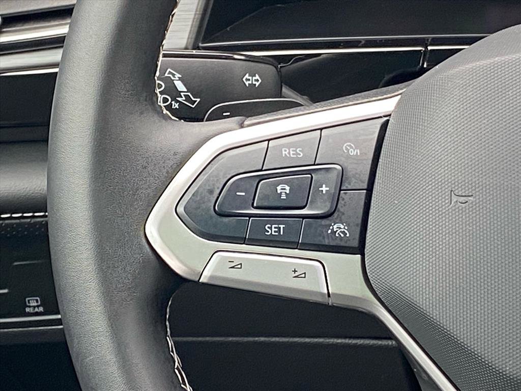 Certified 2024 Volkswagen Atlas Cross Sport SE w/ Panoramic Sunroof Package FWD image 8