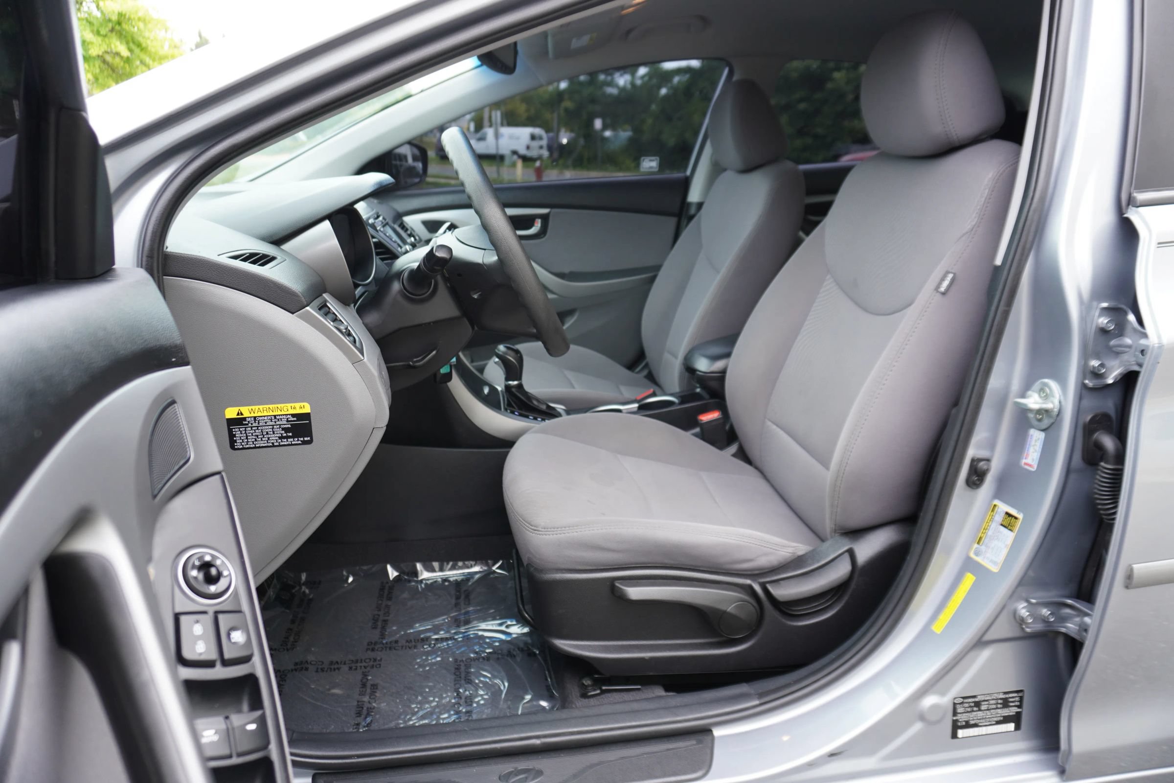 Used 2015 Hyundai Elantra SE w/ Option Group 02 FWD image 9