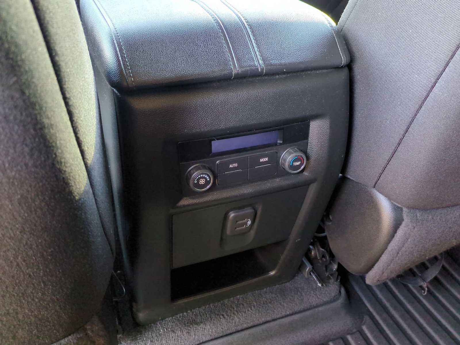 Used 2023 Chevrolet Traverse LT image 21