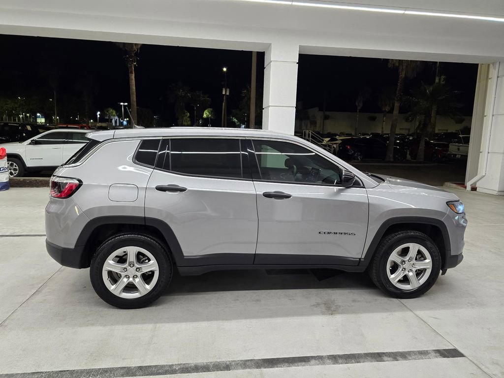 Used 2023 Jeep Compass Sport image 7