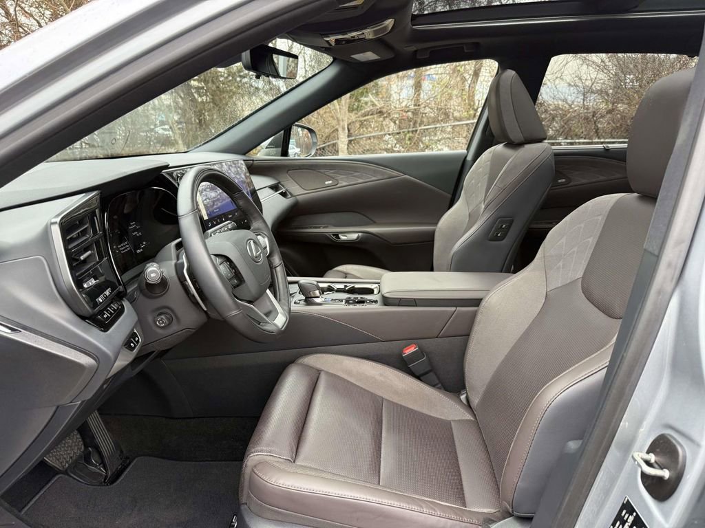 Used 2025 Lexus RX 450h Luxury w/ Convenience Package image 13