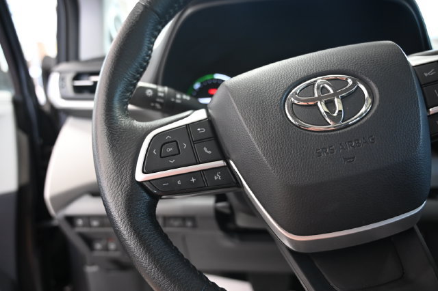 Used 2021 Toyota Sienna XLE w/ XLE Plus Package FWD image 24