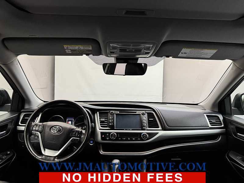 Used 2018 Toyota Highlander XLE image 12