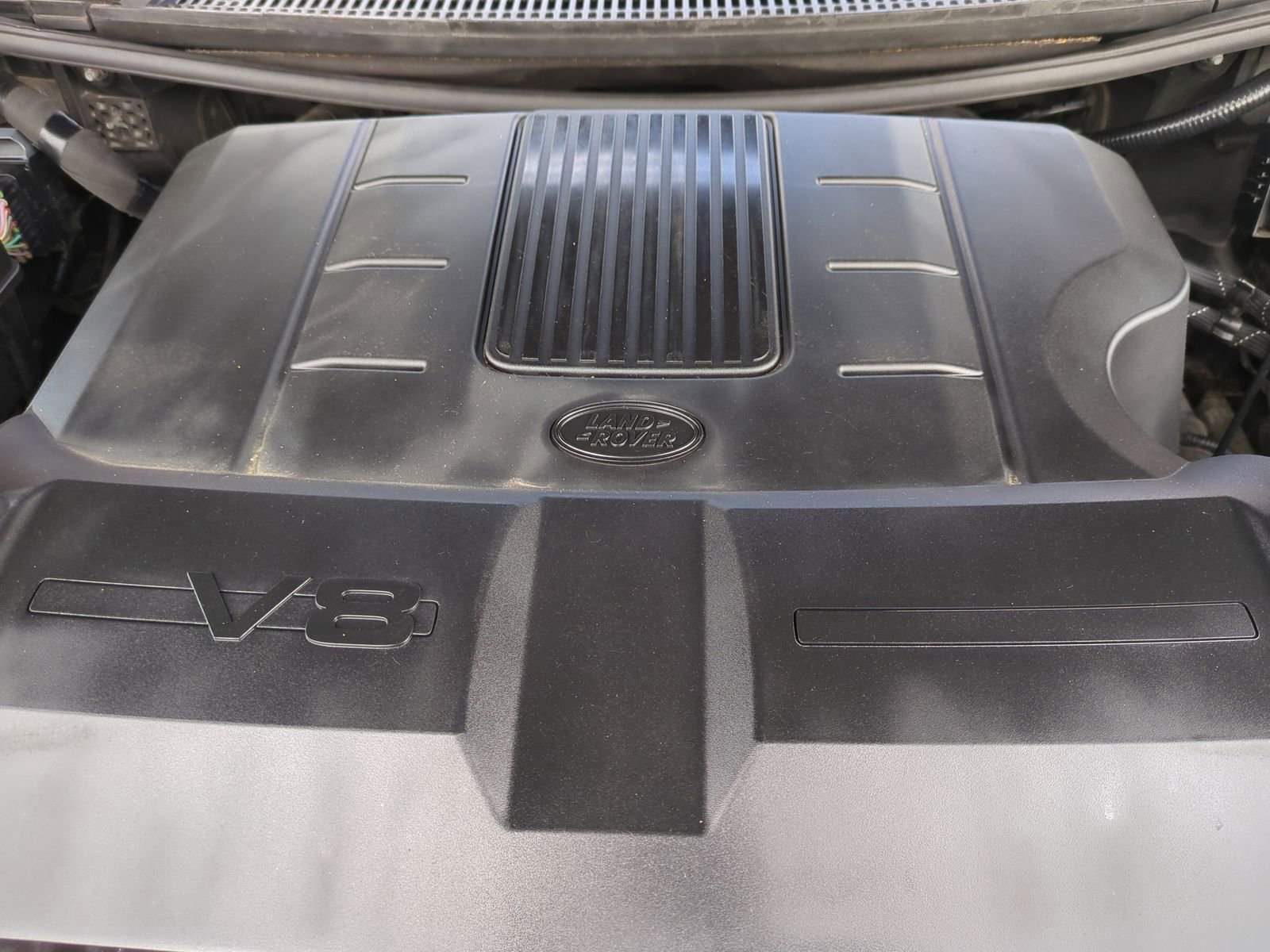 Used 2012 Land Rover Range Rover HSE image 18