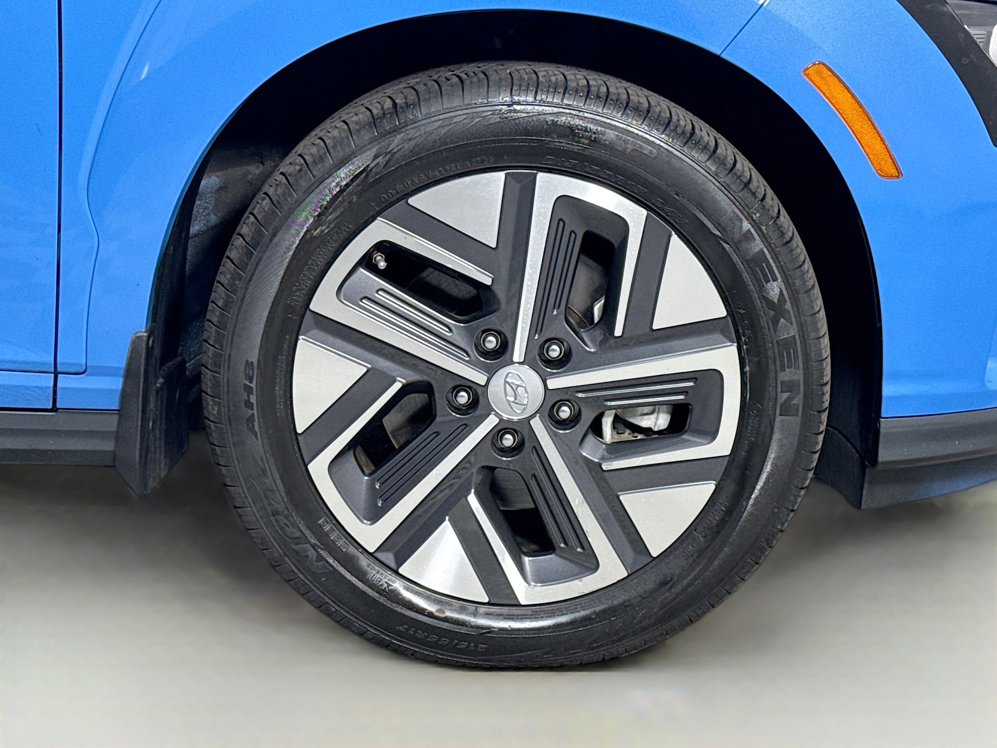 Used 2023 Hyundai Kona Limited image 32