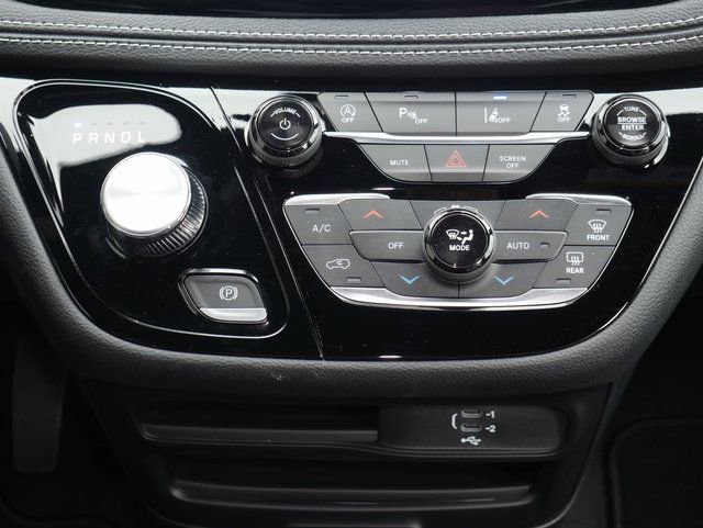 New 2026 Chrysler Pacifica Select image 21