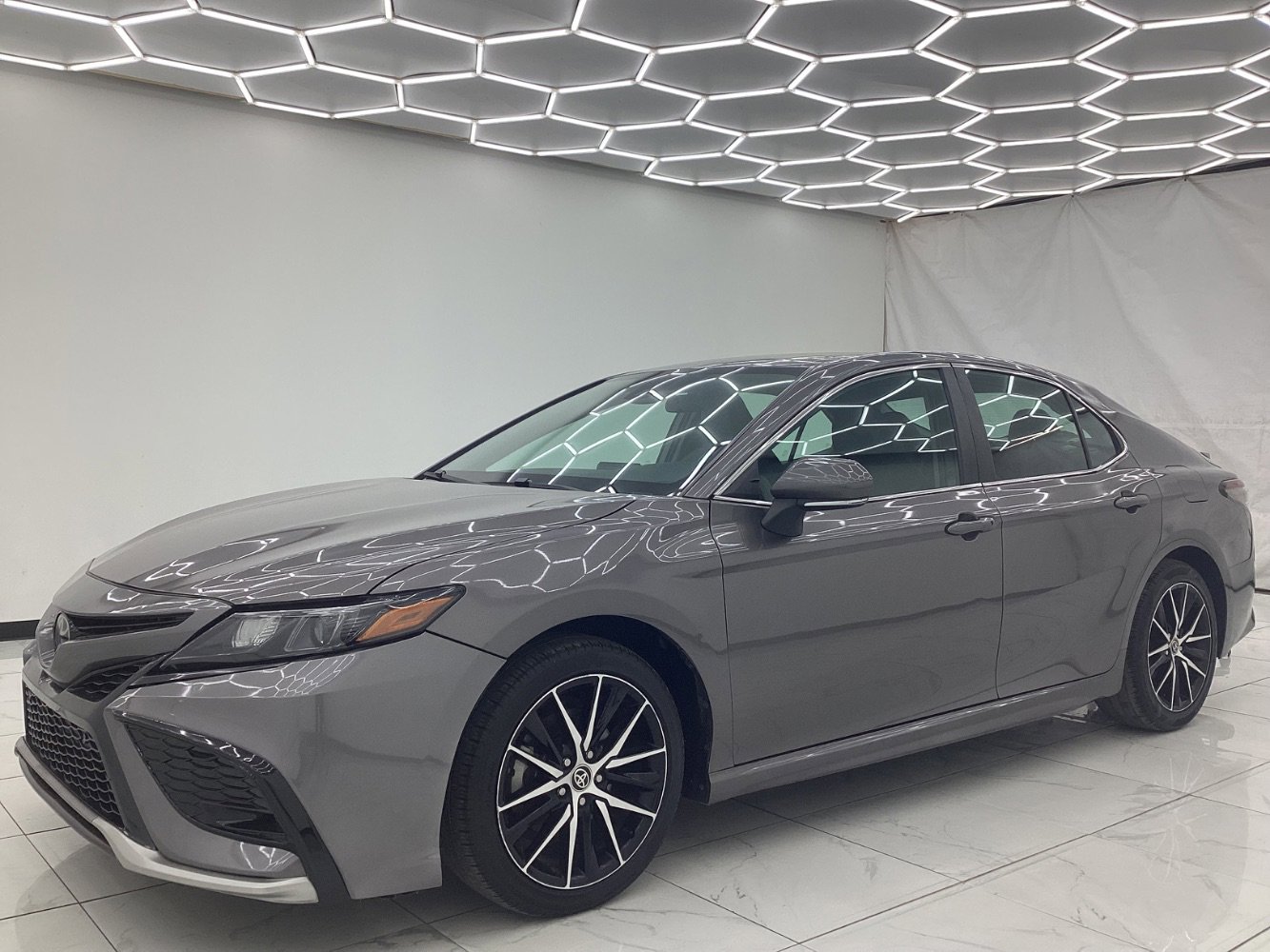 Used 2022 Toyota Camry SE image 6