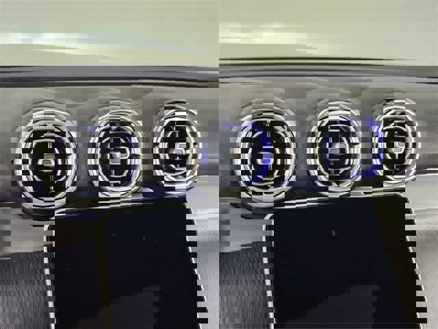 Used 2025 Mercedes-Benz GLC 300 4MATIC image 92