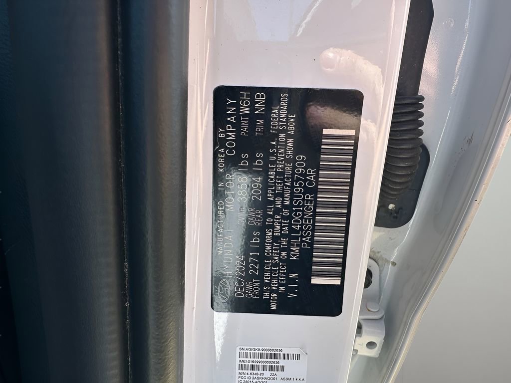 Used 2025 Hyundai Elantra SE FWD image 32
