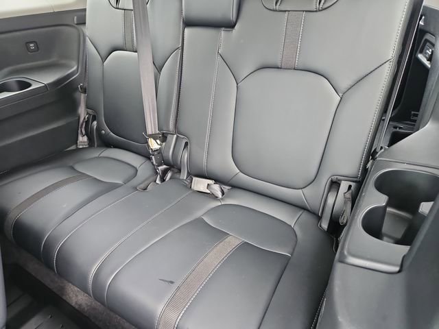 Used 2025 Honda Pilot Touring image 17