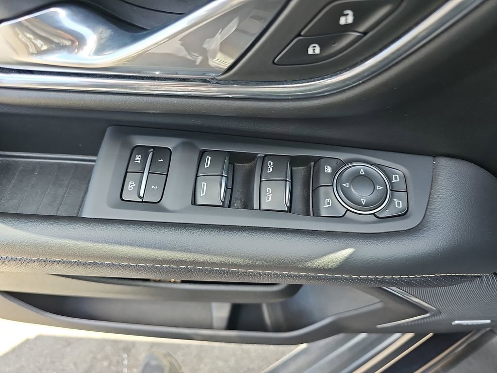 Used 2023 Chevrolet Suburban Premier image 33