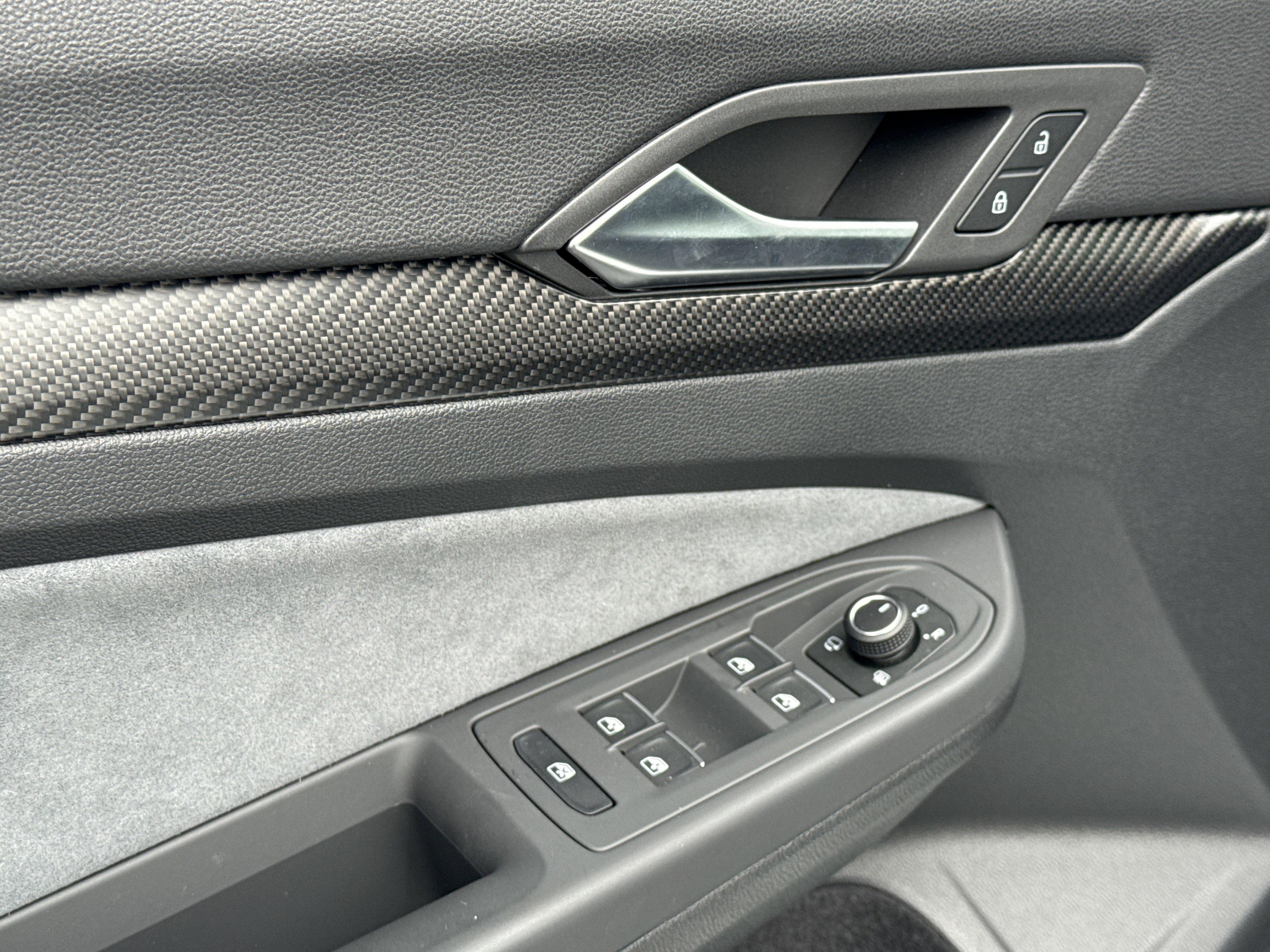 Used 2025 Volkswagen Golf R Black Edition image 15