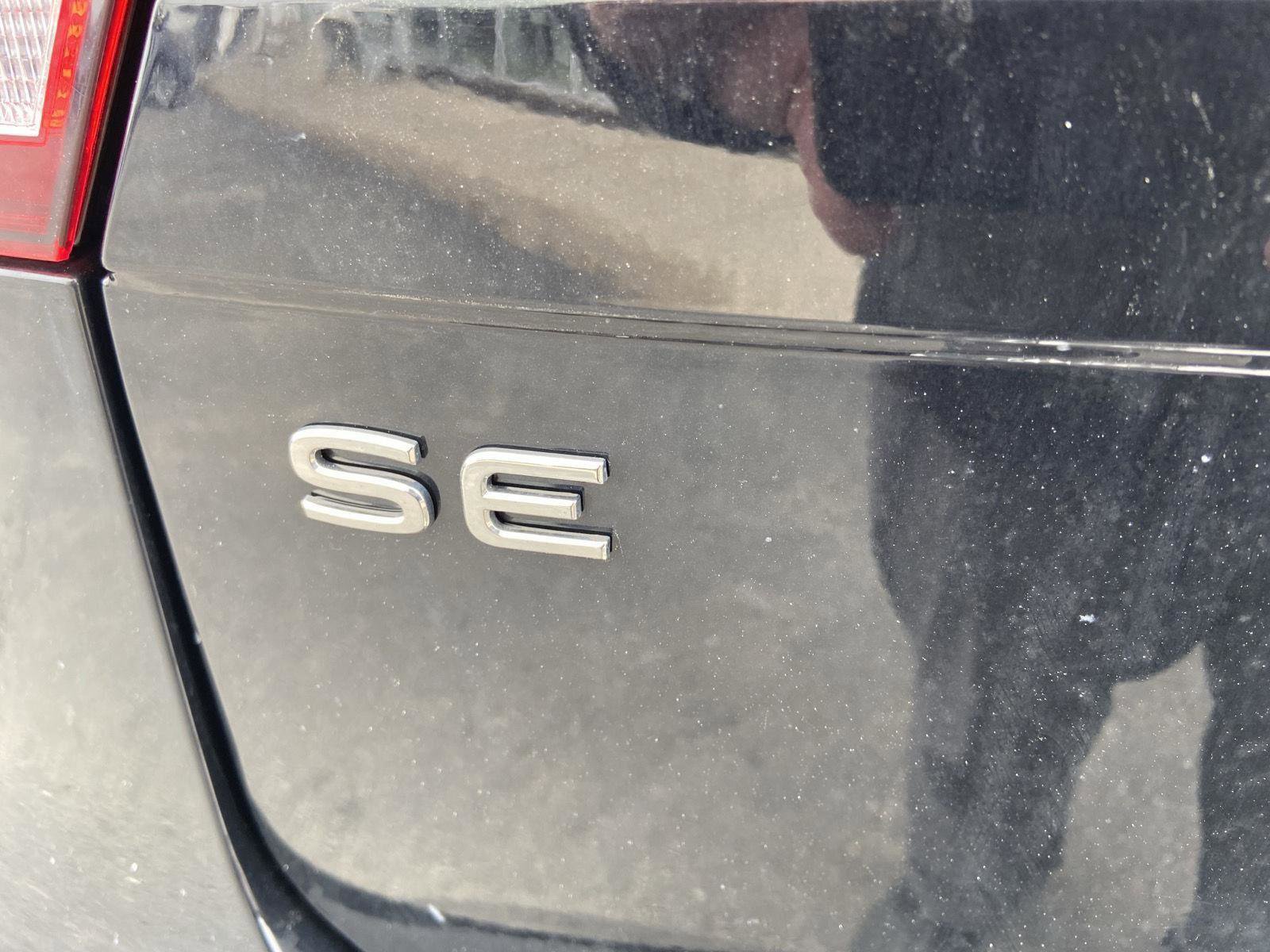 Used 2023 Volkswagen Tiguan SE image 13