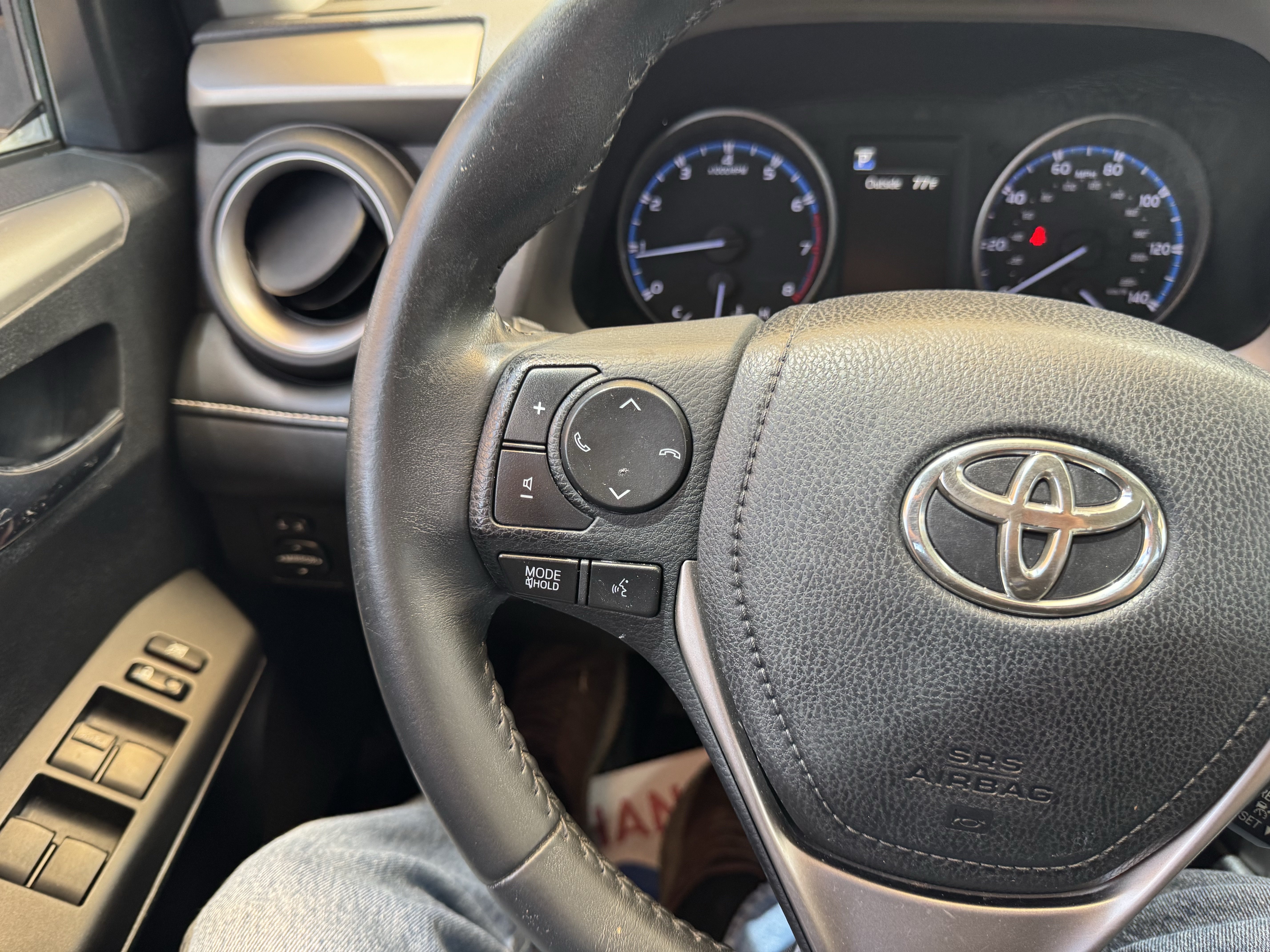 Used 2018 Toyota RAV4 XLE AWD/4WD image 24