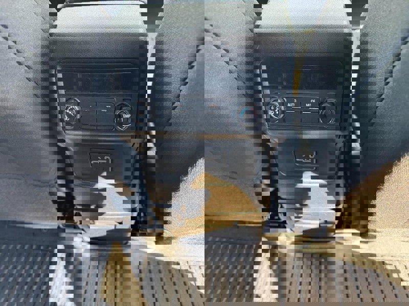 Used 2023 GMC Acadia SLE image 17