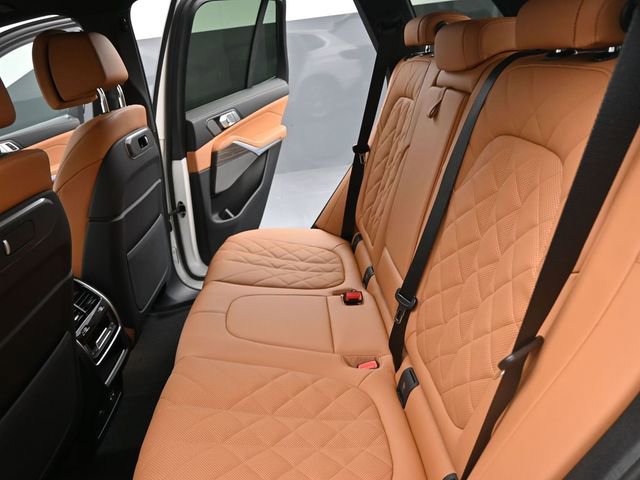 New 2026 BMW X5 xDrive50e image 17