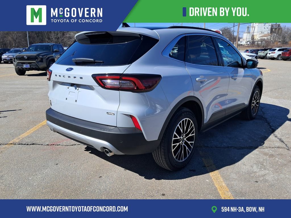 Used 2025 Ford Escape SE image 5