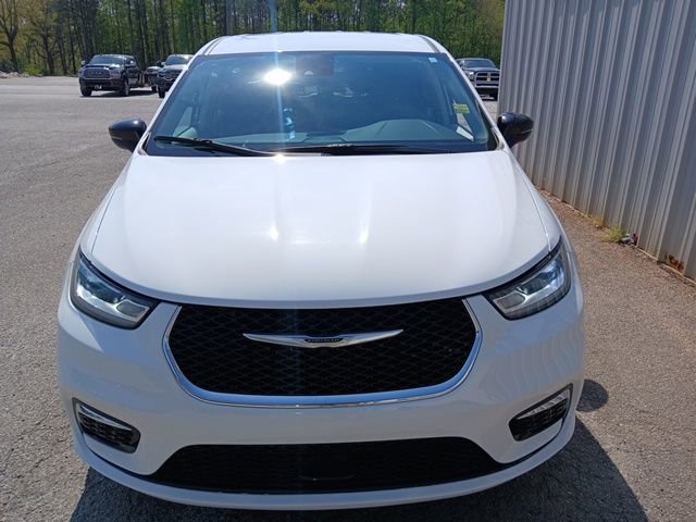 Used 2024 Chrysler Pacifica Touring-L image 8