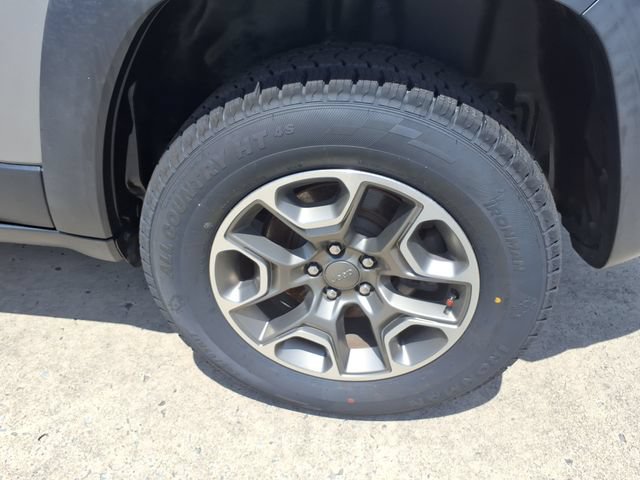 Used 2020 Jeep Cherokee Trailhawk AWD/4WD image 26