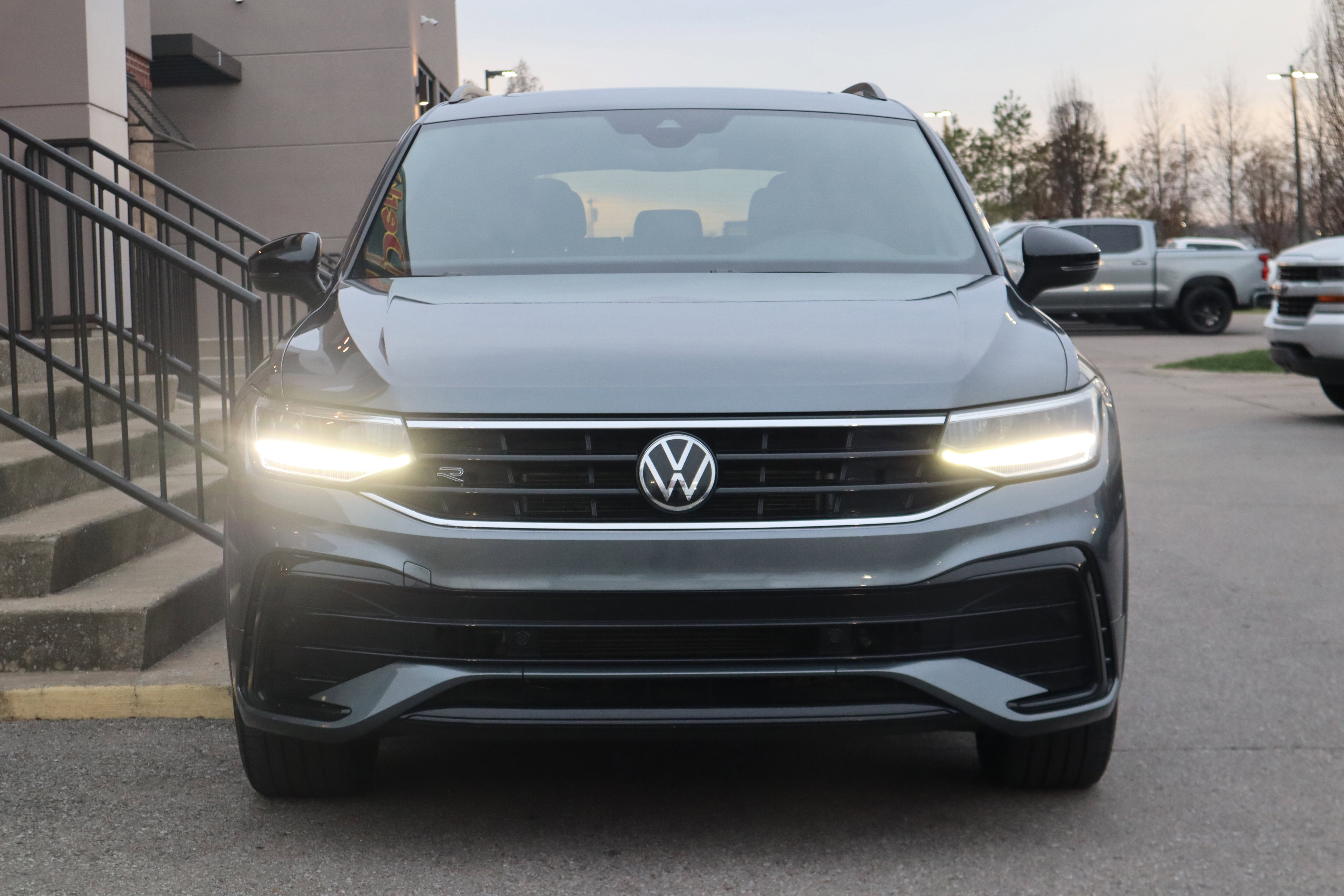 Used 2023 Volkswagen Tiguan SE R-Line image 4