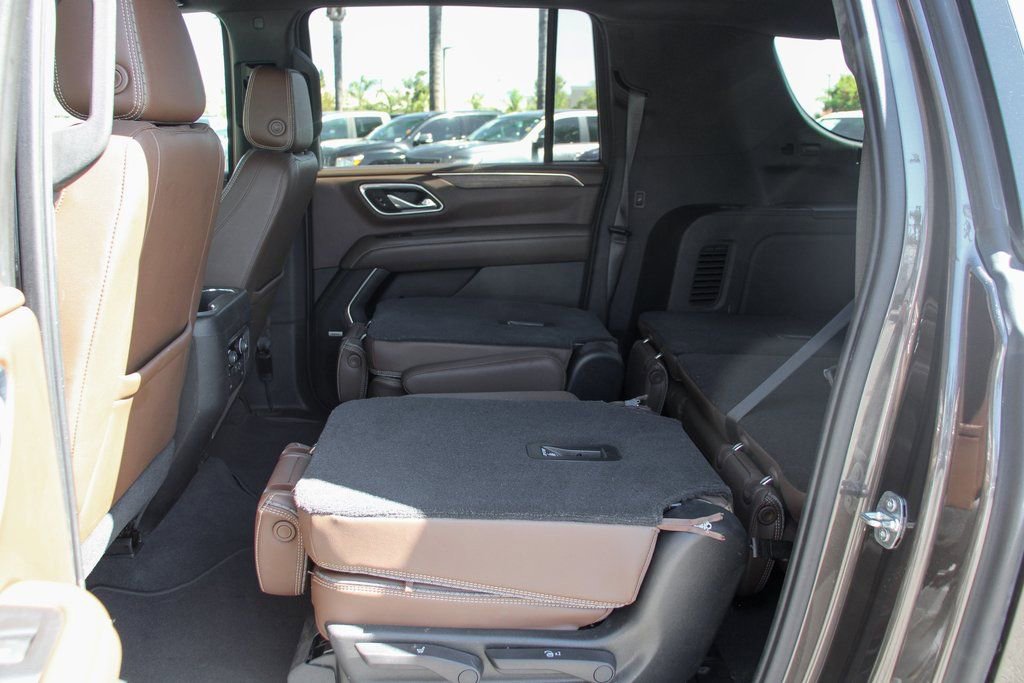 Used 2021 Chevrolet Suburban High Country w/ Premium Package image 39