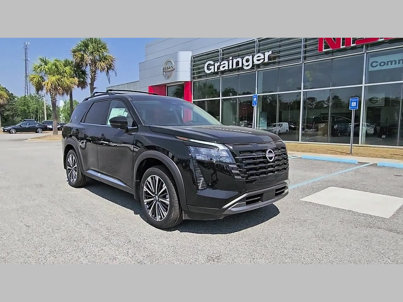 New 2026 Nissan Pathfinder Platinum w/ Cargo Package FWD image 17