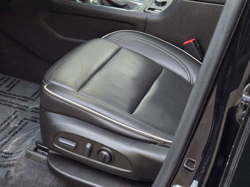 Used 2022 Chevrolet Traverse Premier w/ Redline Edition image 24