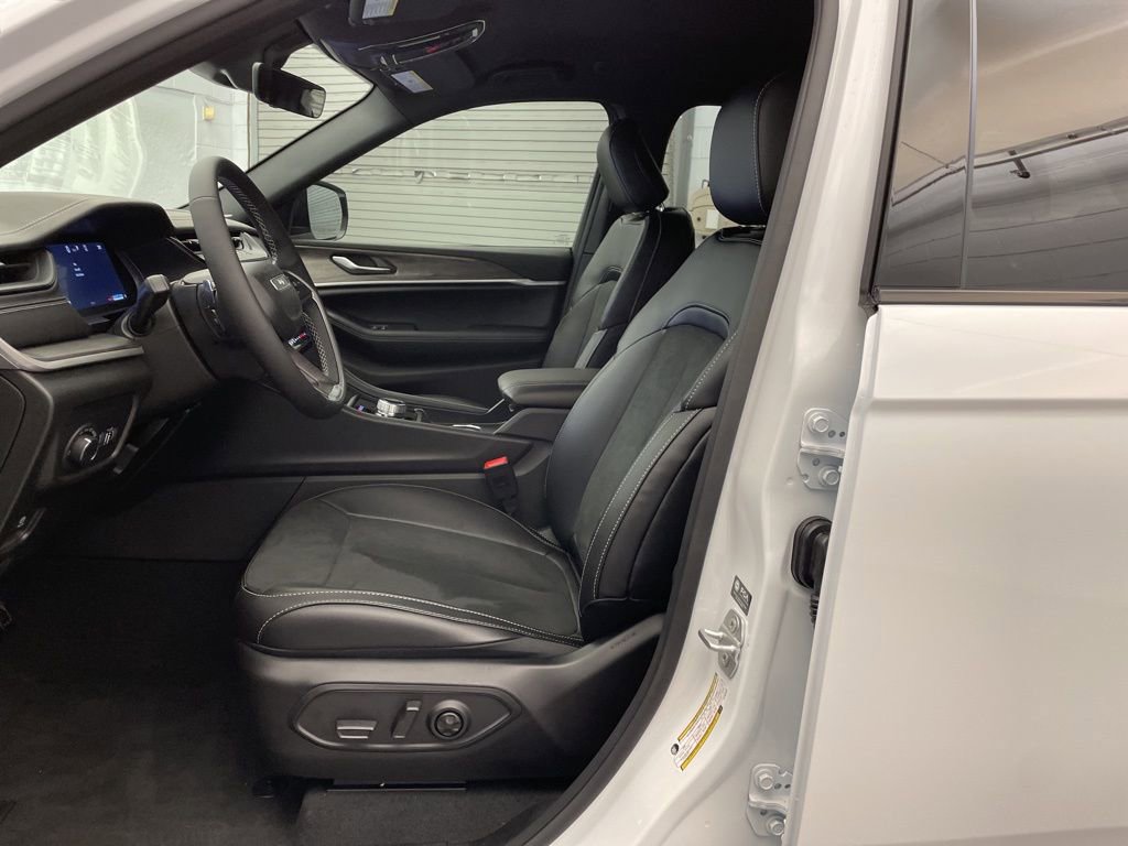 New 2026 Jeep Grand Cherokee Altitude image 15