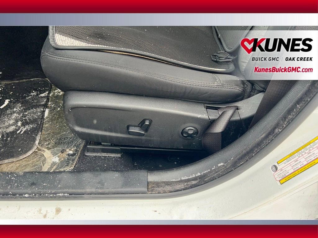 Used 2019 Chrysler 300 Touring w/ Sport Appearance Package image 7