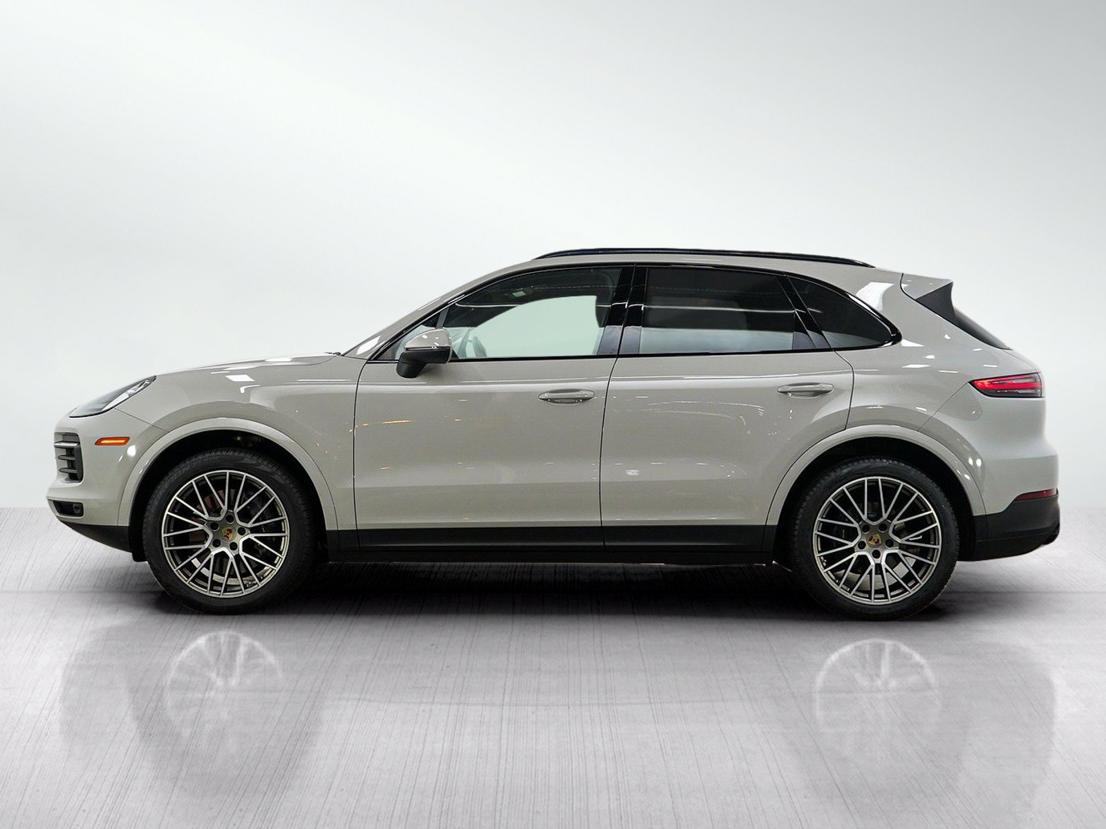 Used 2023 Porsche Cayenne Platinum Edition AWD/4WD image 2