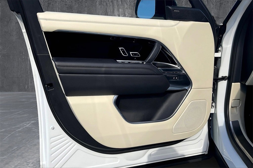 Used 2023 Land Rover Range Rover SE image 17