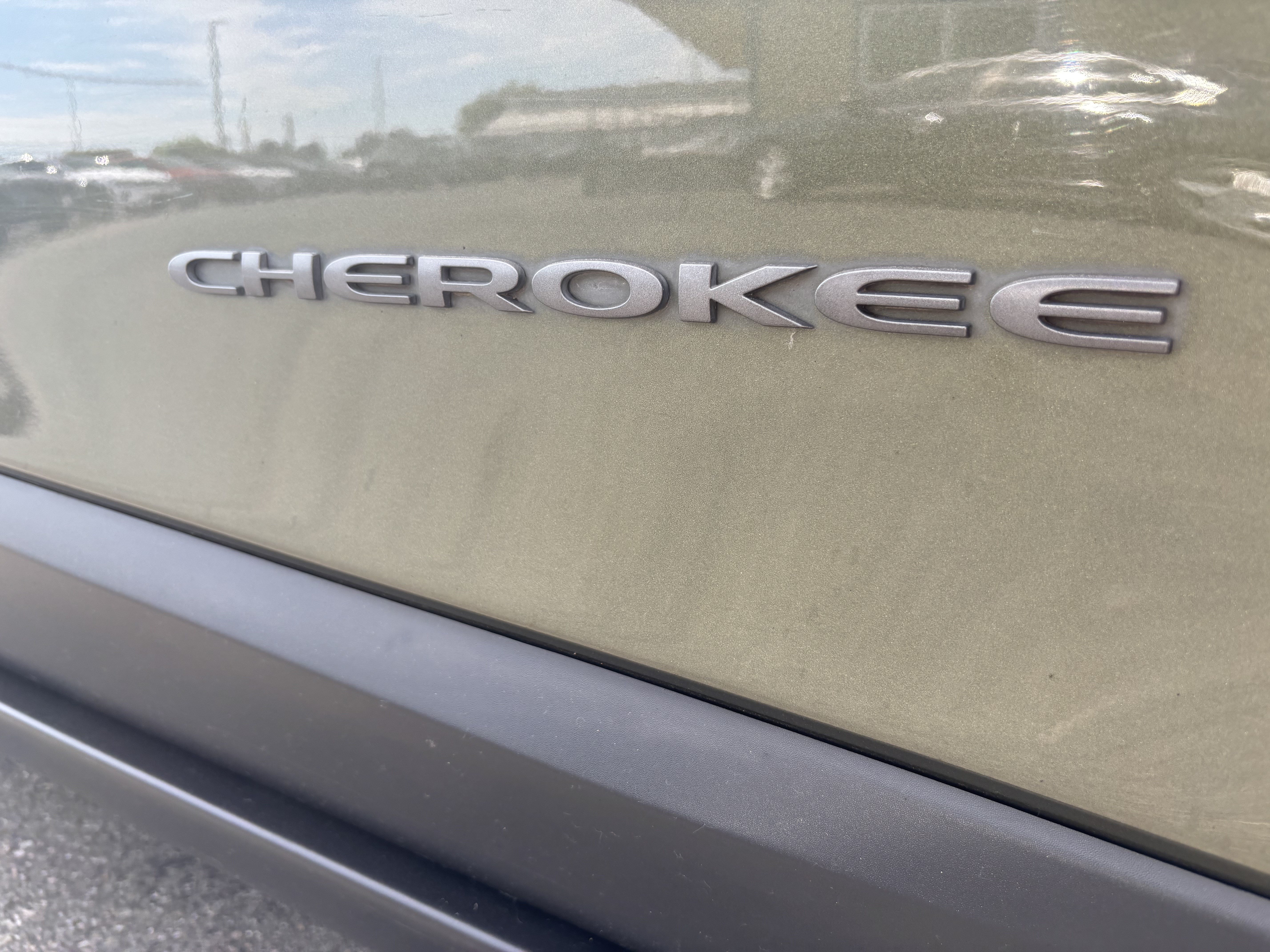 Used 2021 Jeep Cherokee Trailhawk w/ Technology Group AWD/4WD image 11