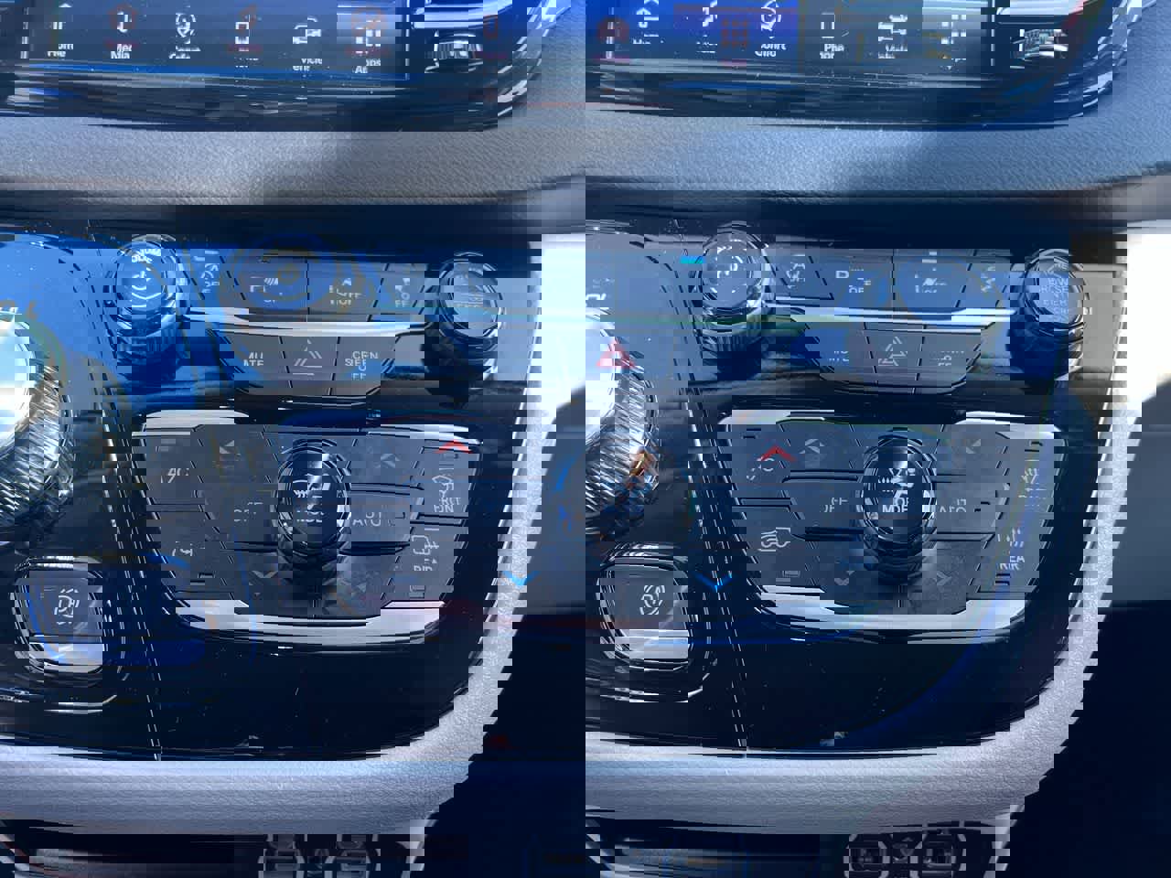 Used 2024 Chrysler Pacifica Touring-L image 19