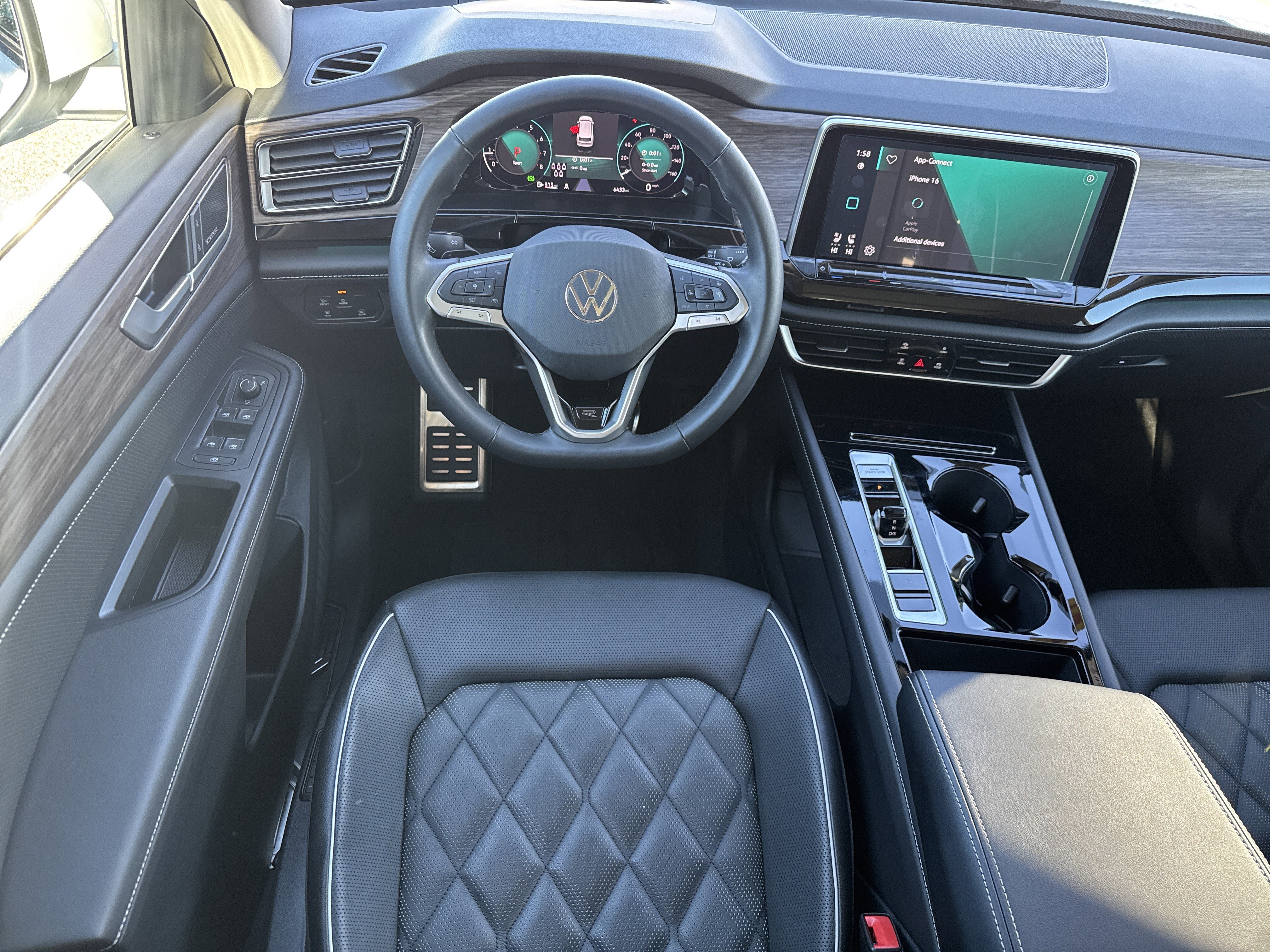 Used 2025 Volkswagen Atlas SEL Premium R-Line image 7