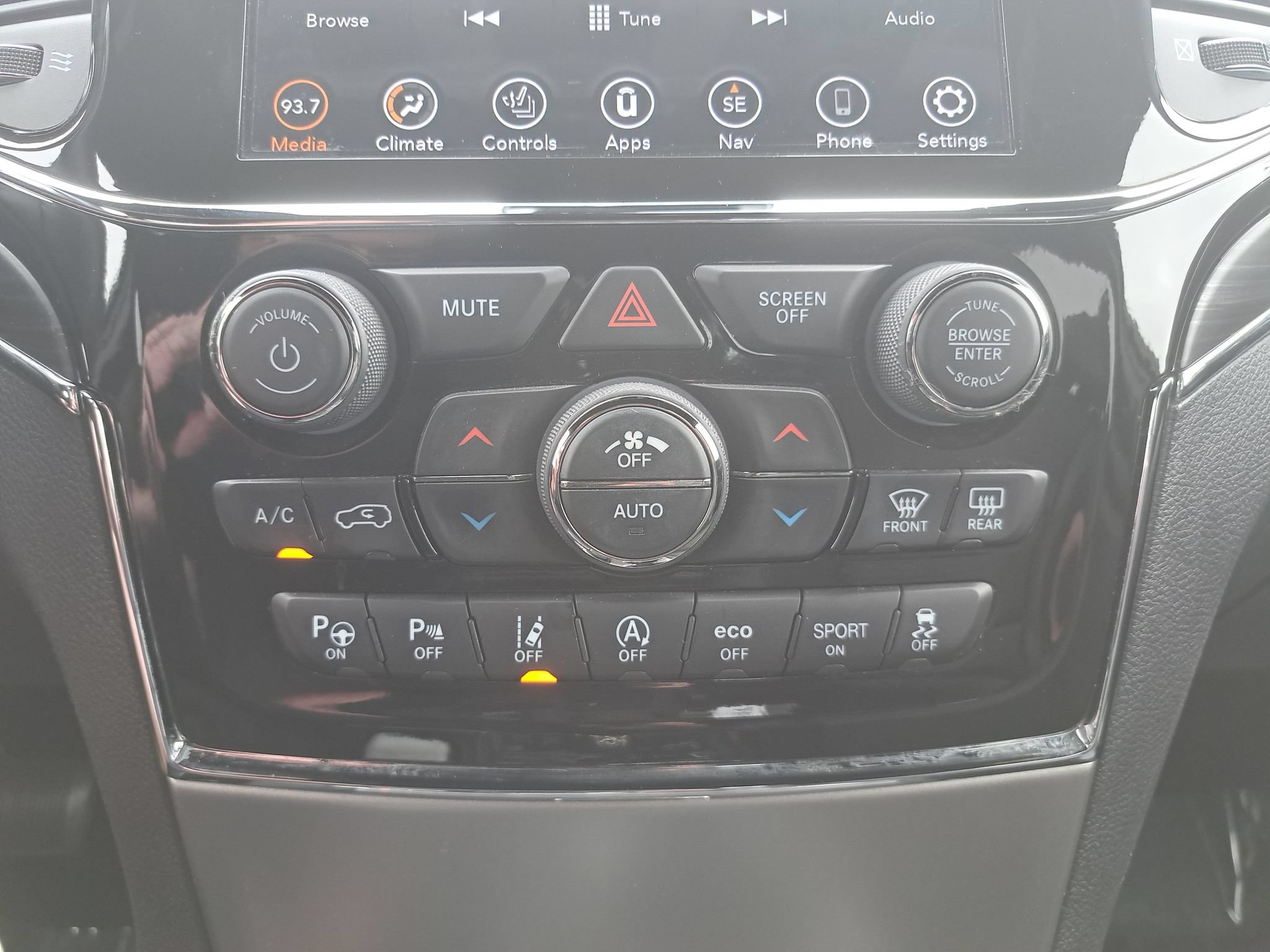Certified 2021 Jeep Grand Cherokee Limited w/ Quick Order Package 28K 80th AWD/4WD image 22