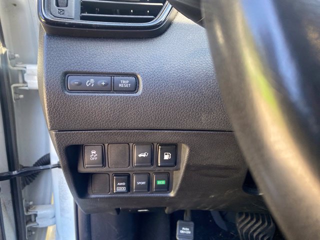 Used 2018 Nissan Rogue SV AWD/4WD image 17