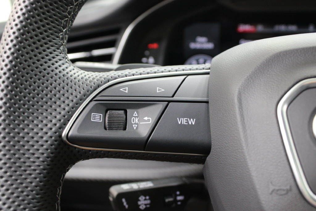 Used 2025 Audi SQ7 Prestige AWD/4WD image 28